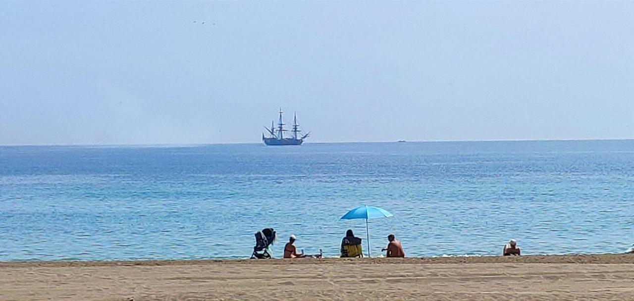 On The Beach! Frente Al Paseo Maritimo, Parking Y Piscina Màlaga Exteriér fotografie